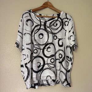 IMPULSE CALIFORNIA Chic Black and White Swirl Blouse